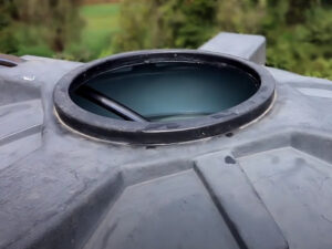 How to Clean a Water Tank Without Removing the Water