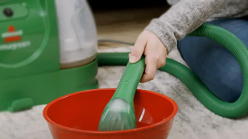 How to Clean the Head of a Bissell Little Green
