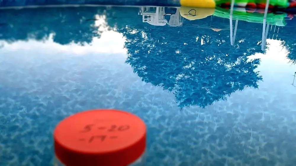 How to clean algae from pool without a vacuum