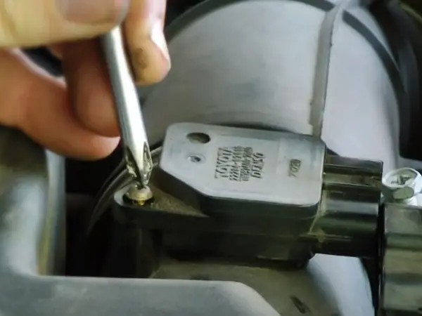 How to clean mass air flow sensor with alcohol